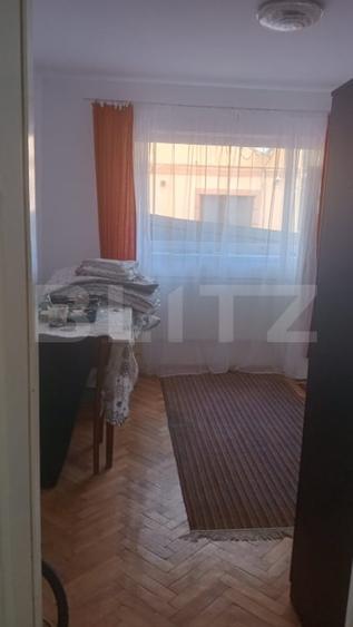 Casă individuală cu 8 camere cu Canalizare în Astra
