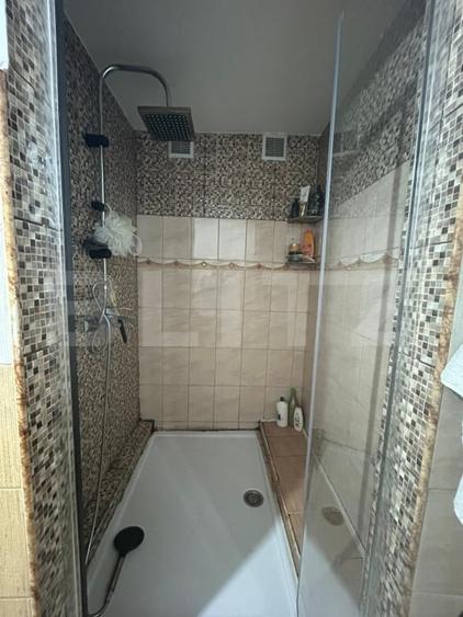 Apartament cu 5 camere decomandat, mobilat în Reghin