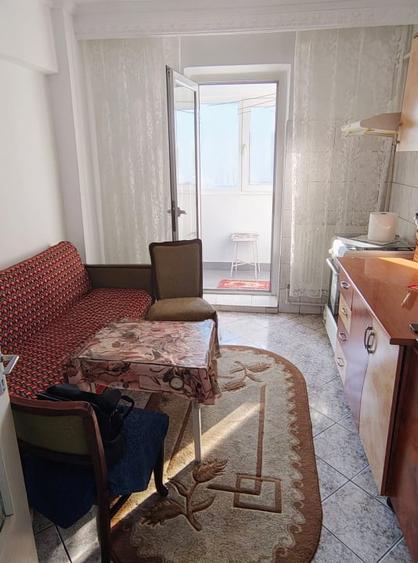 Apartament cu 3 camere decomandat în Școlilor