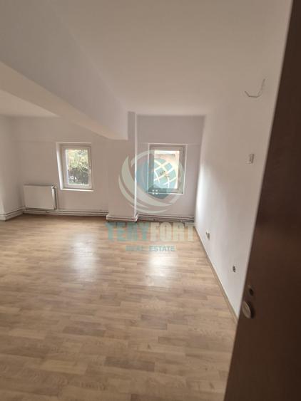 Spațiu comercial, de 400 mp, în Obor