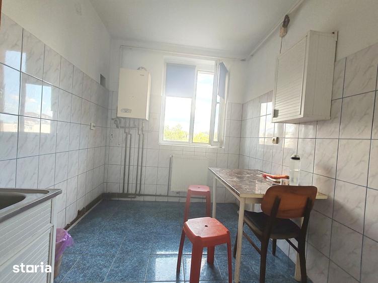 Apartament cu 2 camere semidecomandat în Craiovei