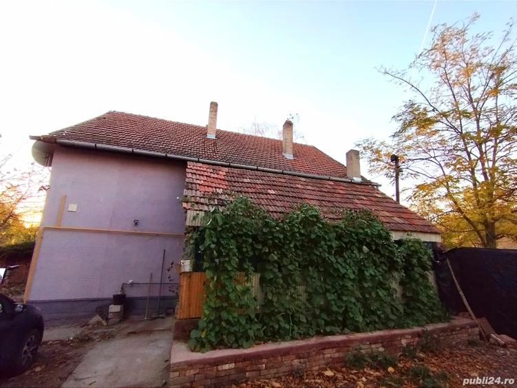 Casă cu 5 camere cu Teren 700 Mp în Turnu