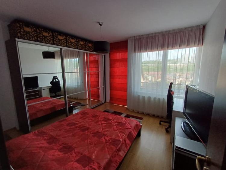 Apartament cu 3 camere decomandat în Câmpului