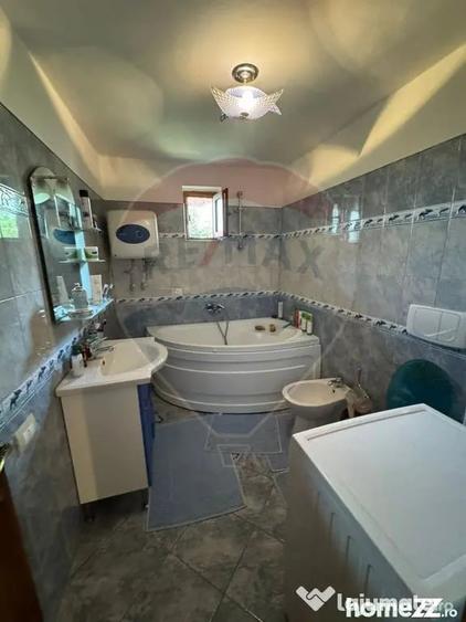 Casă cu 6 camere cu Teren 1526 Mp în Bolotești