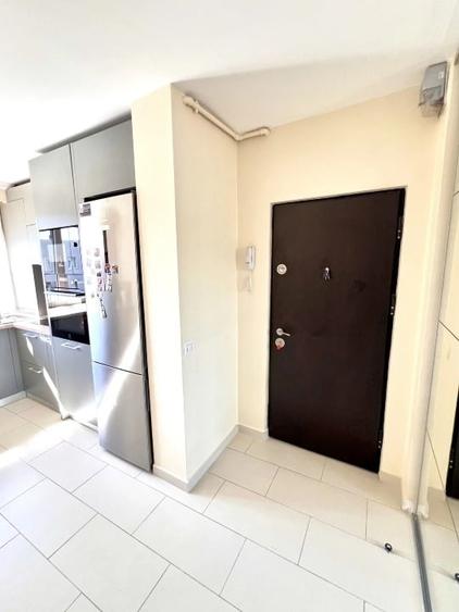 Apartament cu 3 camere semidecomandat, mobilat în Titan