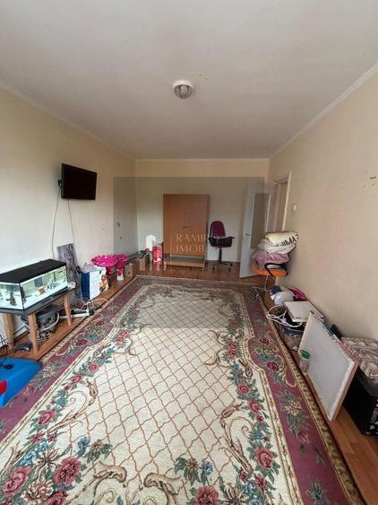 Apartament cu 3 camere decomandat, mobilat în Calarași 4