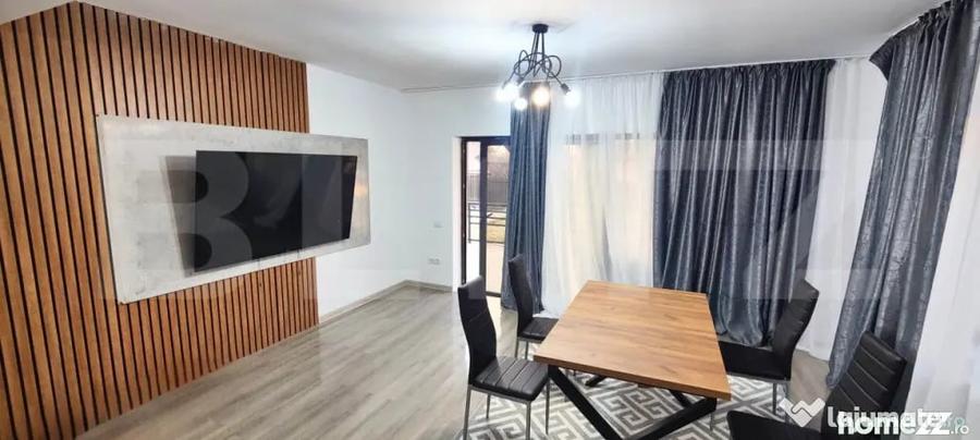 Casă cu 7 camere cu Teren 400 Mp în Central