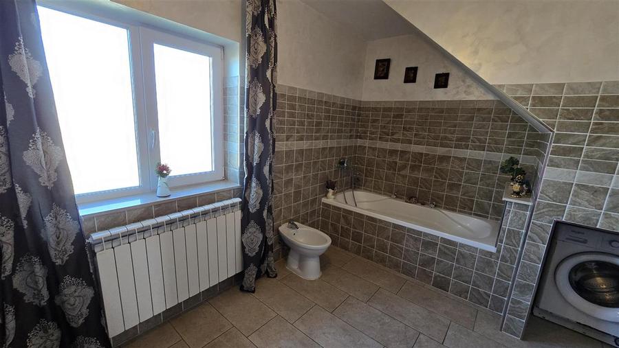 Casă individuală cu 7 camere cu Teren 2167 Mp în Rușii-Mănăstioara
