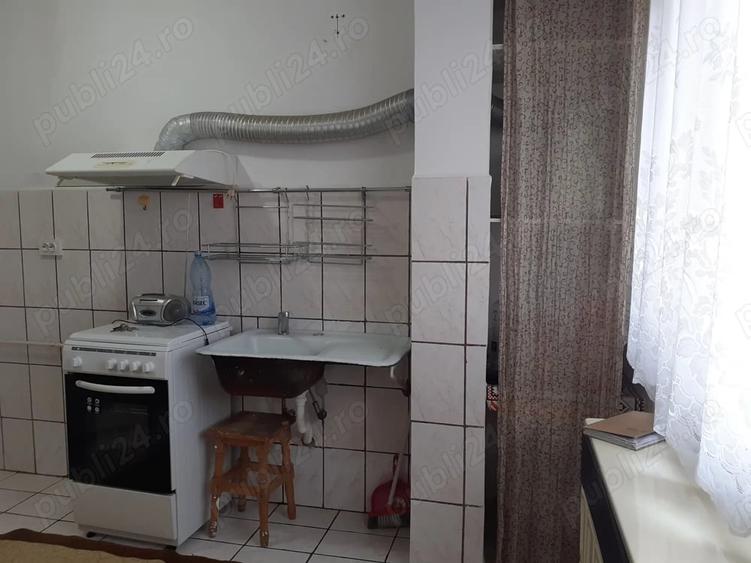 Apartament cu 3 camere semidecomandat în Hipodrom