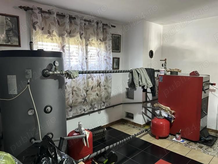 Casă cu 6 camere cu Teren 2700 Mp în Bocsig