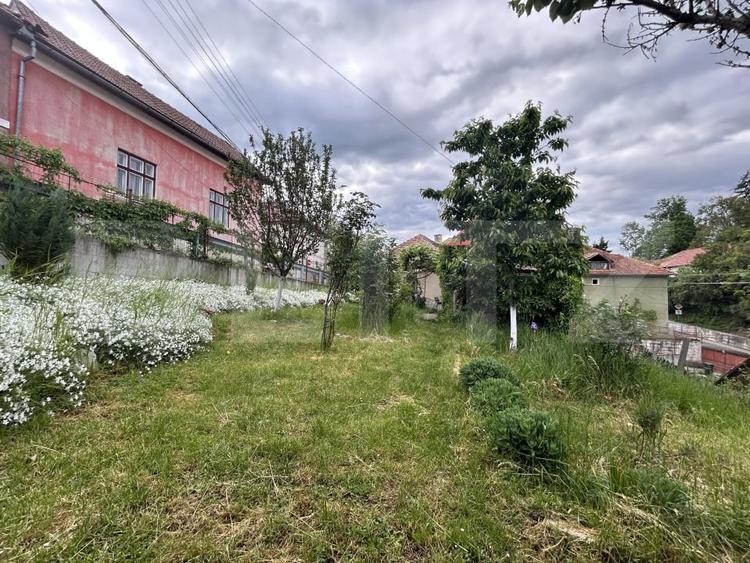 Casă individuală cu 6 camere cu Garaj în Sud-Est