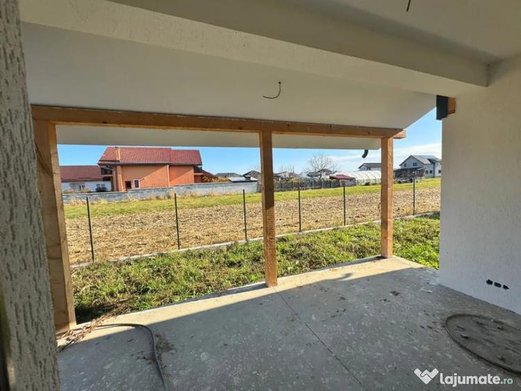 Casă cu 4 camere cu Teren 475 Mp în Mocira