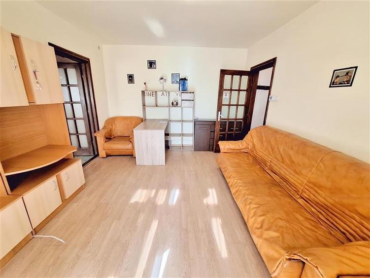 Apartament cu 2 camere semidecomandat, mobilat în 9 Mai