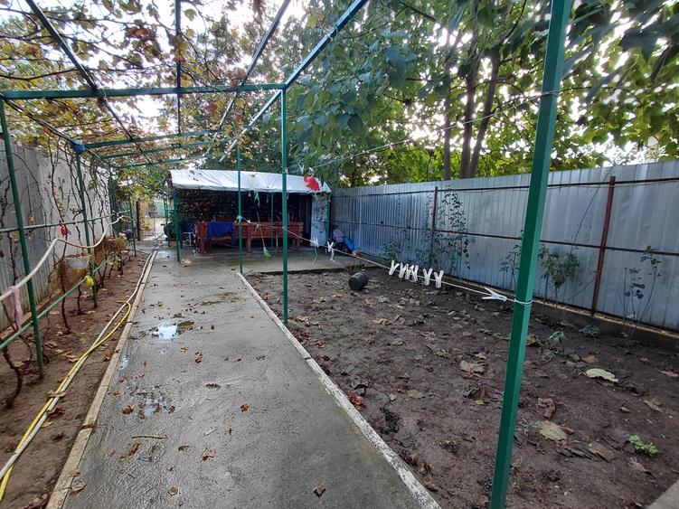 Casă individuală cu 6 camere cu Canalizare în Central