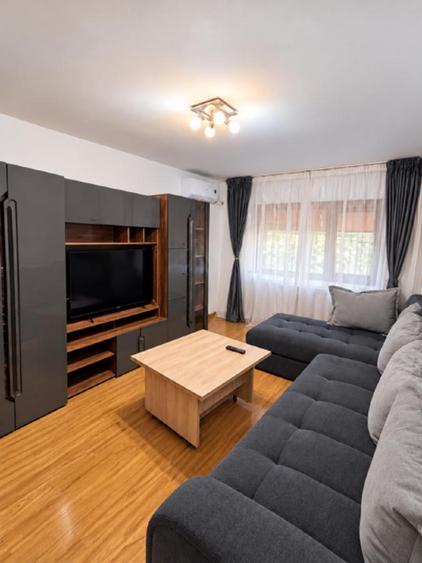 Apartament cu 2 camere decomandat în C5
