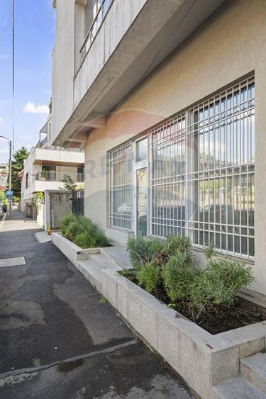Spațiu comercial, de 140.30000305176 mp, în Centrul Civic