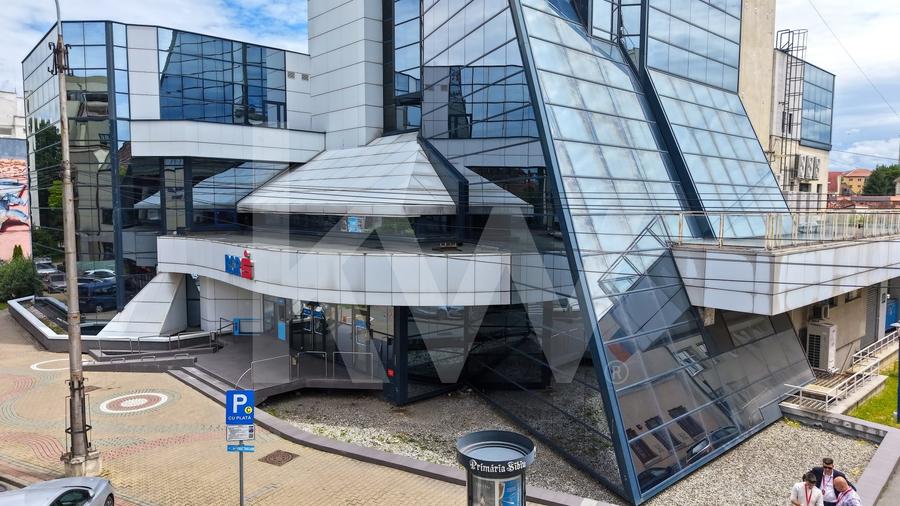 Birou, de 1,500 mp, în Central