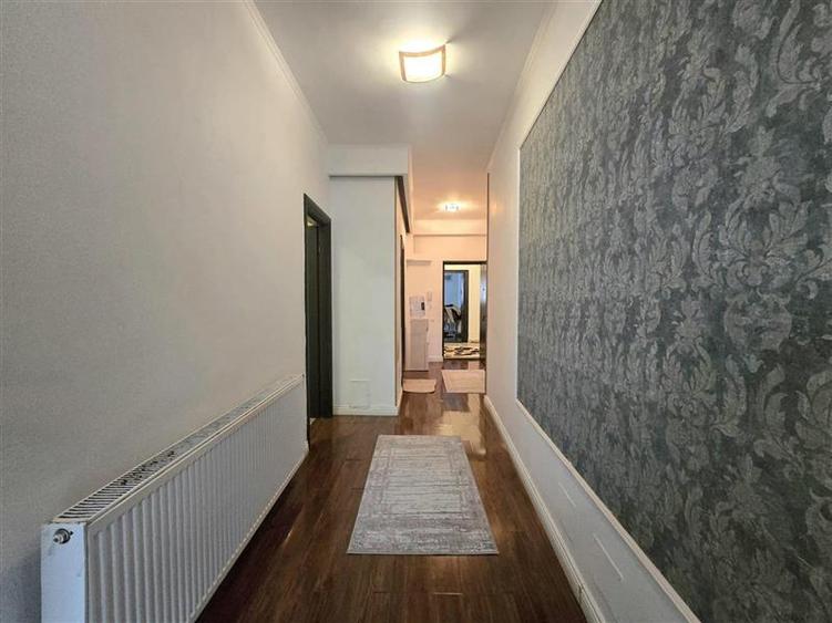 Apartament cu 5 camere semidecomandat în Bucureștii Noi