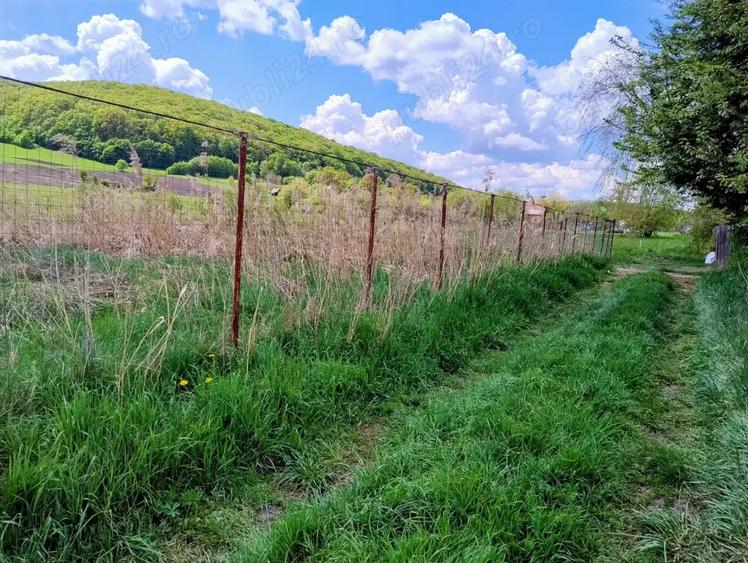 Teren de 900 mp, în Vâlcele