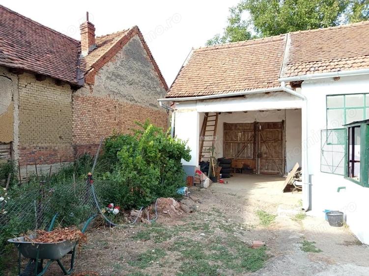 Casă cu Teren 1151 Mp în Ciuchici