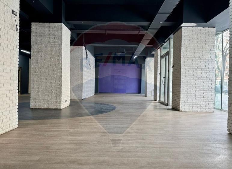 Spațiu comercial, de 272 mp, în Moșilor