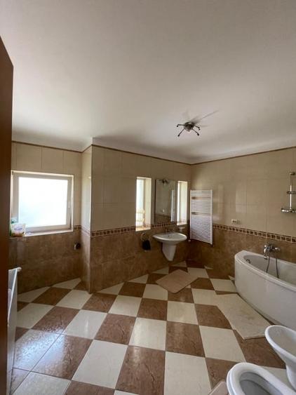 Casă individuală cu 7 camere cu Canalizare în Mănăștur