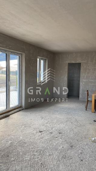Casă individuală cu 4 camere cu Canalizare în Tureni