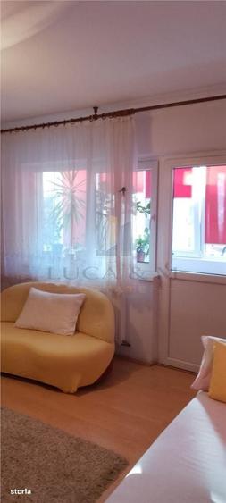 Apartament cu 3 camere semidecomandat în Dâmbovița