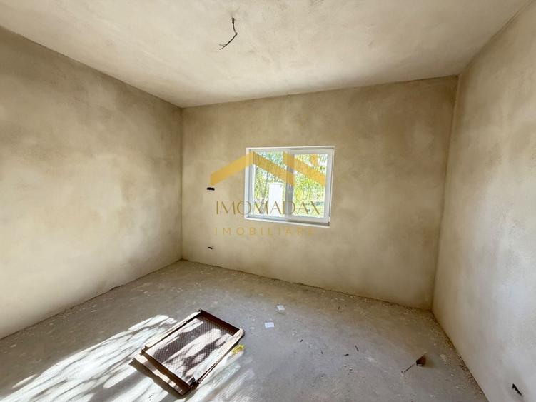 Duplex cu 3 camere cu Canalizare în Utvin