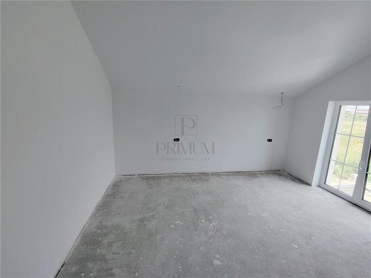 Duplex cu 5 camere cu Canalizare în Moșnița Veche