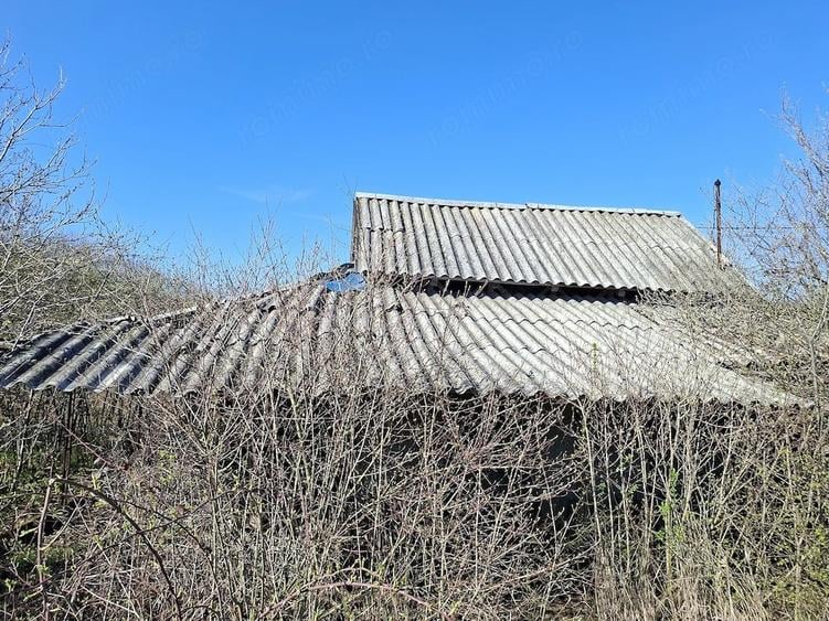 Teren de 2600 mp, în Dobrușa