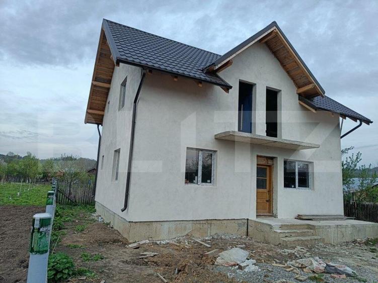 Casă cu 4 camere cu Teren 500 Mp în Brebu