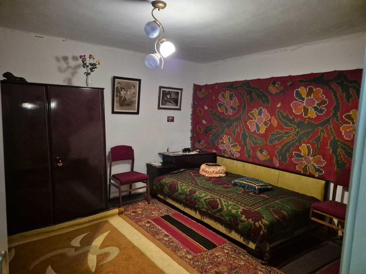 Casă cu 4 camere în Vârlezi