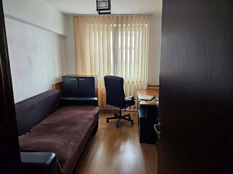 Apartament cu 3 camere decomandat în Giurgiului