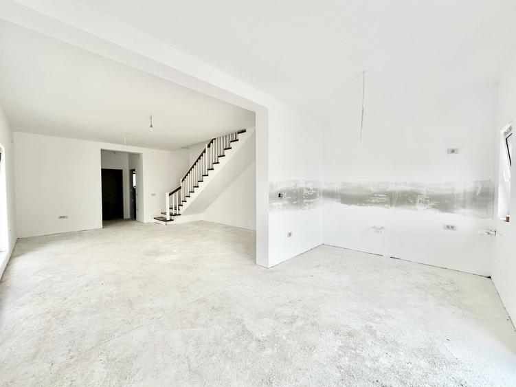 Duplex cu 4 camere cu Canalizare în Moșnița Nouă