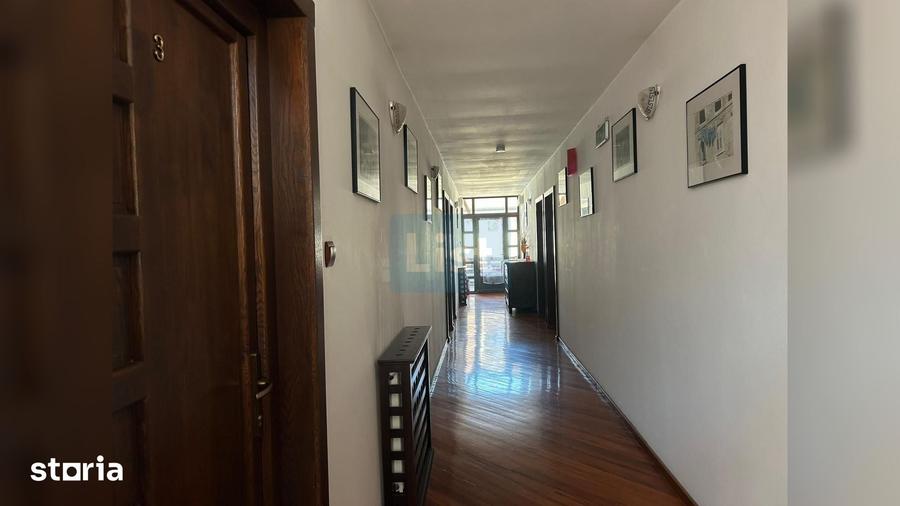 Casă cu 8 camere cu Teren 448 Mp în Central