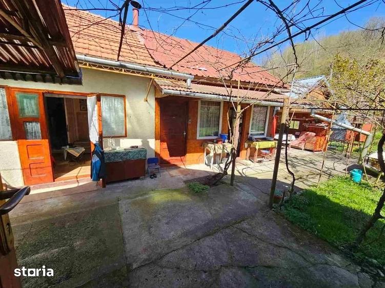 Casă cu 4 camere cu Teren 1142 Mp în Vorța