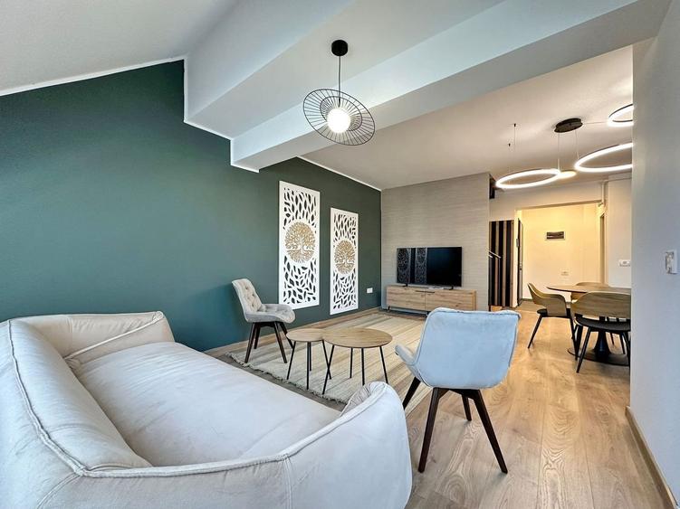 Apartament cu 4 camere decomandat în Tractorul