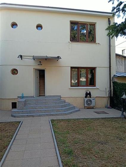 Casă cu 5 camere cu Teren 275 Mp în Tineretului