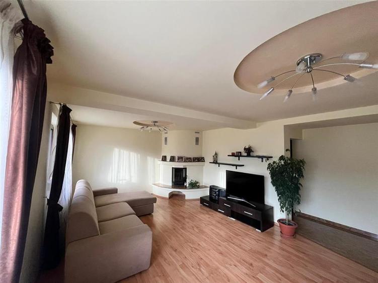 Casă individuală cu 5 camere cu Teren 405 Mp în Hărman