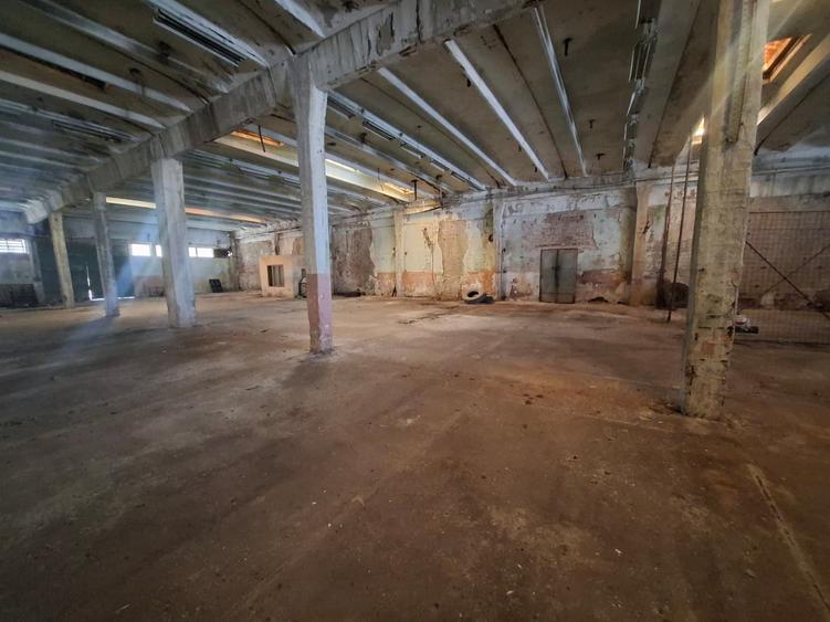 Spațiu industrial, de 6.8860001564026 mp, în Exterior Est