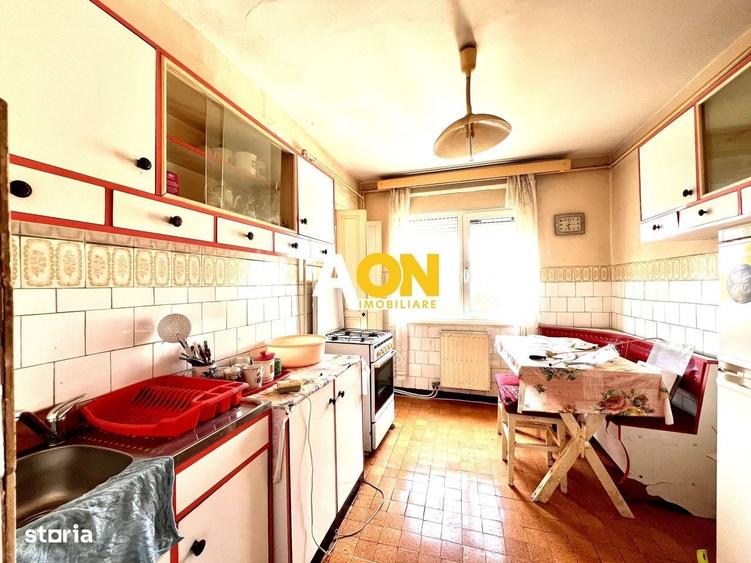 Apartament cu 3 camere decomandat în Cetate