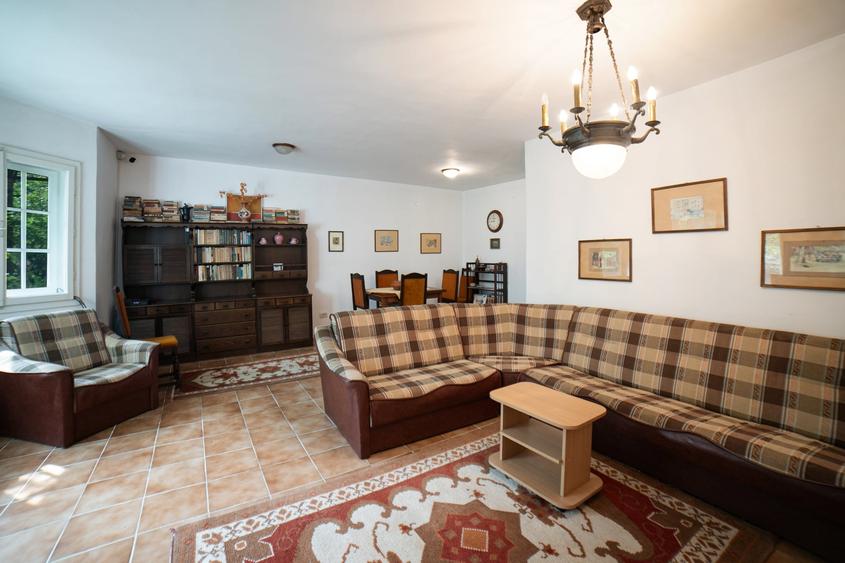 Casă individuală cu 5 camere cu Teren 1364 Mp în Brebu