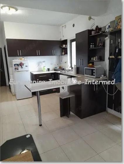 Apartament cu 3 camere decomandat în Anda