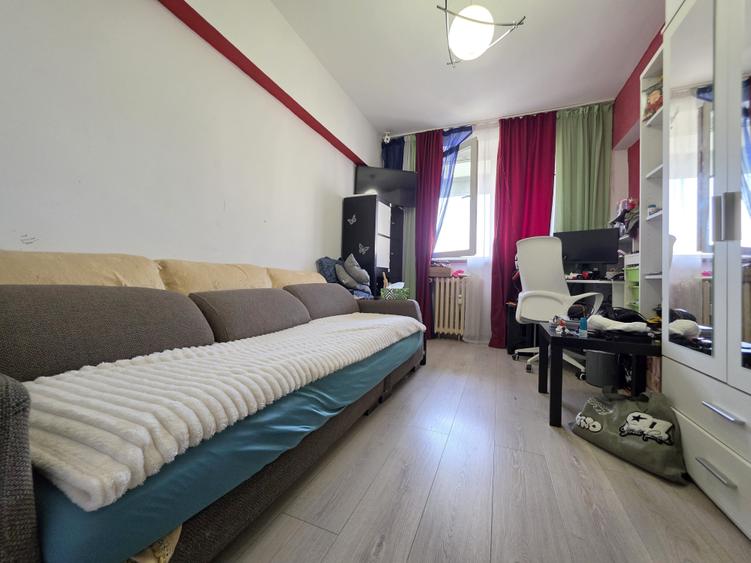 Apartament cu 3 camere decomandat în Drumul Taberei
