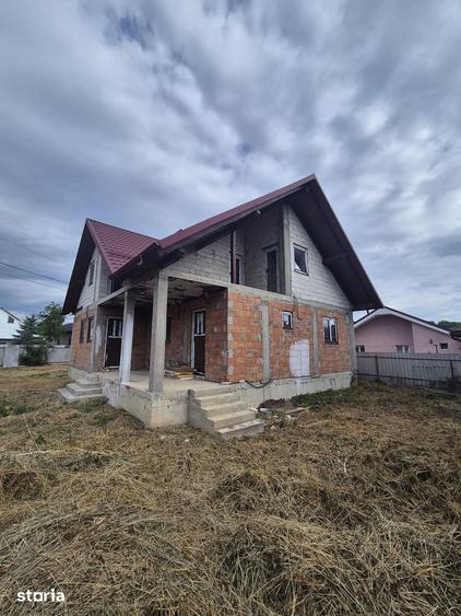 Casă cu 5 camere cu Teren 540 Mp în Măgura