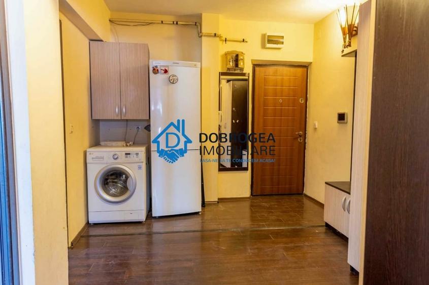 Apartament cu 3 camere decomandat, mobilat în Pelican