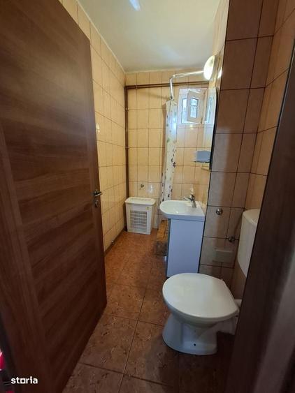 Apartament cu 3 camere decomandat în Gruia