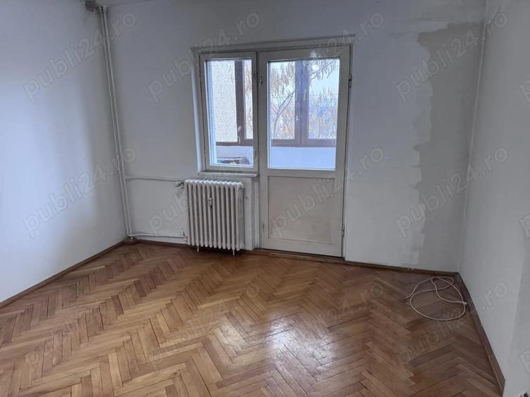 Apartament cu 3 camere decomandat în Seleuș