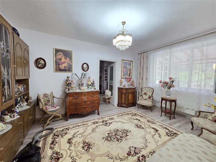 Apartament cu 3 camere semidecomandat, mobilat în Tudor Vladimirescu